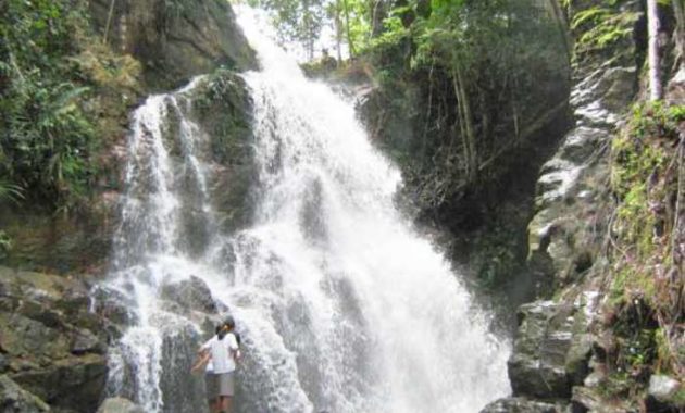 UMR Dan UMK Kota Pekanbaru Terbaru 2022 - Wisata Air Terjun Guruh Gemurai di Pekanbaru