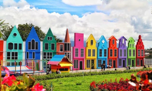 UMR dan UMK Malang Terbaru - Florawisata San Terra de Lafonte, Wisata Keluarga Terbaru di Malang By Kompas